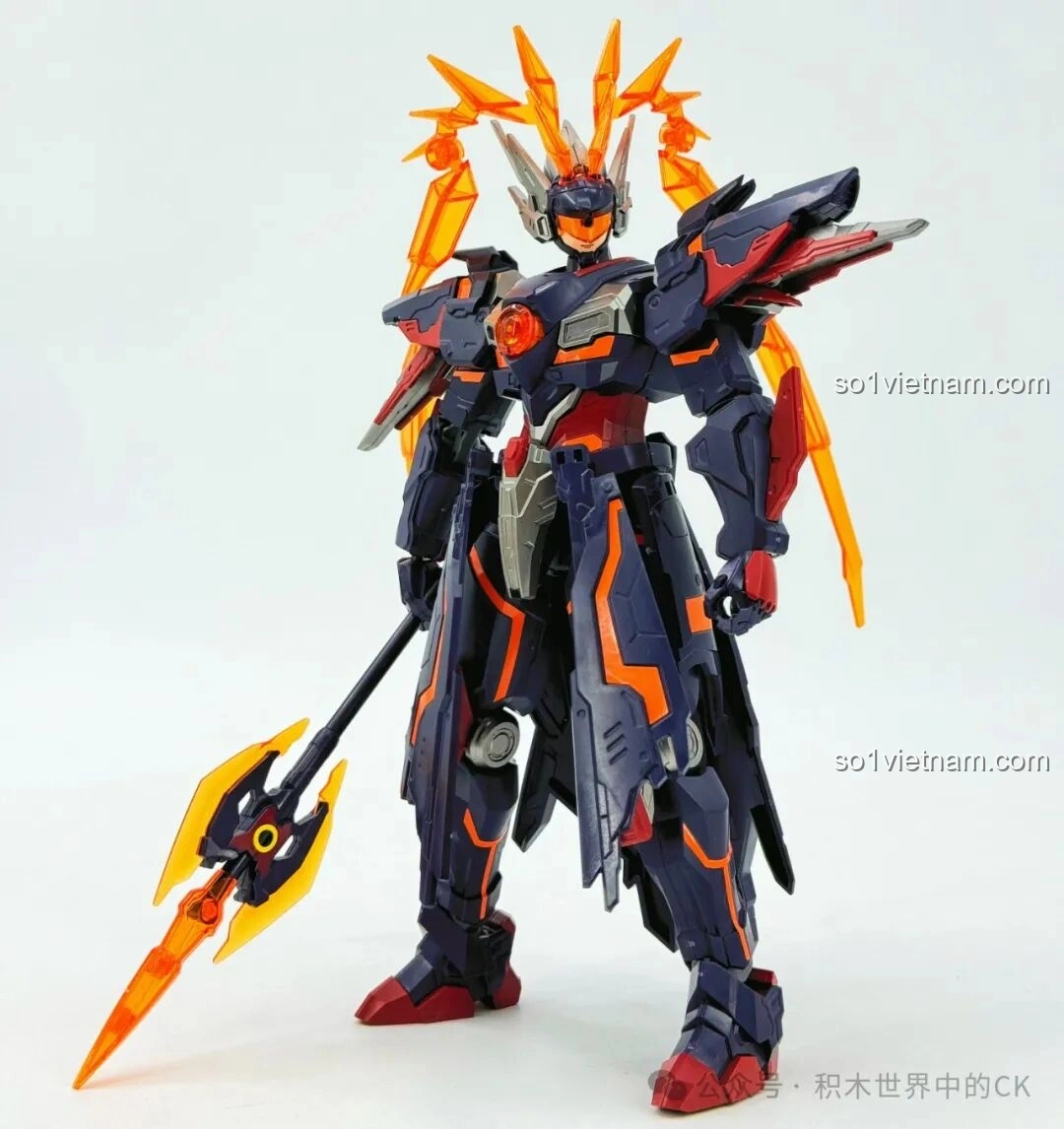 Mô hình Keeppley 78031 Lữ Bố Mạt Nhật trong tư thế chiến đấu, thể hiện sự linh hoạt và khả năng tạo dáng đa dạng của robot, phù hợp cho các bé trai 8+ thỏa sức sáng tạo.