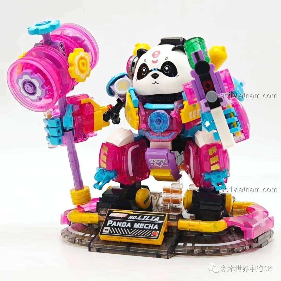 Mặt sau của mô hình ZHEGAO 662012 Robot Gấu Trúc Lilia, hiển thị các chi tiết giáp và động cơ, đồ chơi lắp ráp robot.