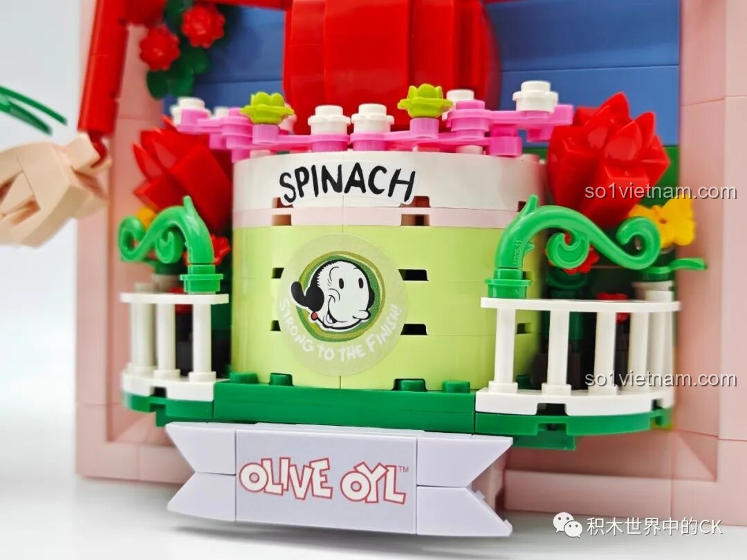 Chi tiết hàng rào, hoa lá và tên Olive Oyl ở chân mô hình Pantasy 86404, tạo điểm nhấn tinh xảo cho bức tranh 3D.