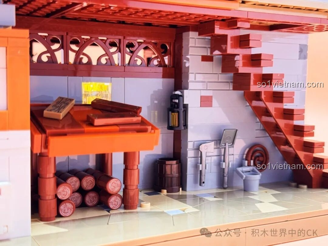 Các bức tranh treo tường và đèn nến trên tầng hai của JIESTAR 57016 Thư viện Châu Âu.