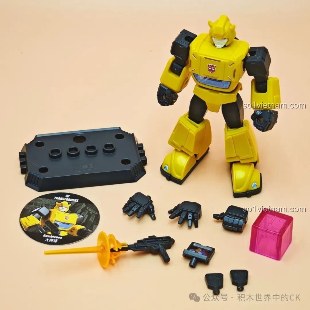 Bonecrusher ở dạng robot, nhìn từ bên cạnh