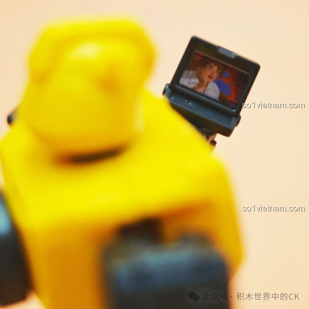 Bonecrusher ở dạng robot, nhìn từ phía sau