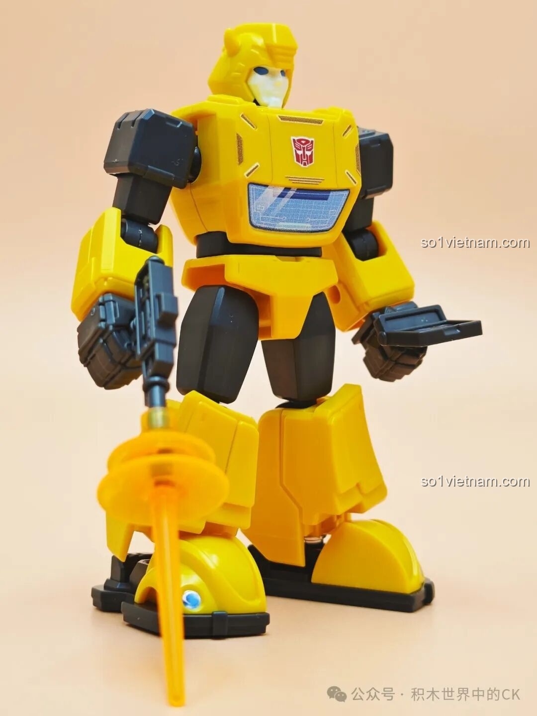 Nhân vật Bonecrusher ở dạng robot trong bộ Transformers 71103