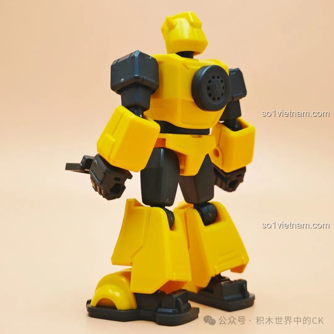 Bumblebee với màn hình hiển thị trên ngực