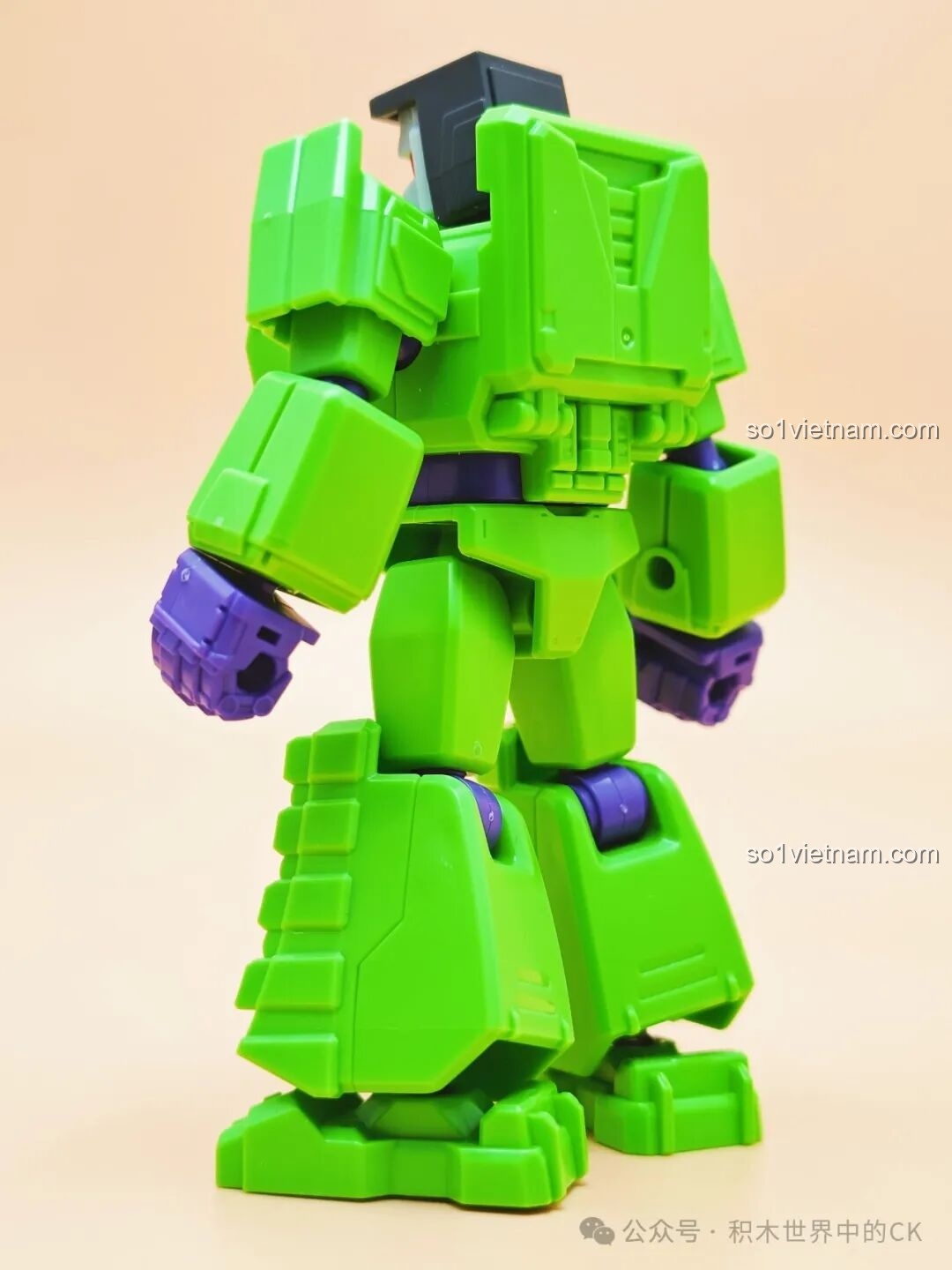 Nhân vật Red Alert ở dạng robot trong bộ Transformers 71103