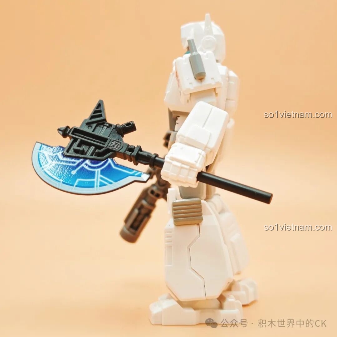 Scavenger ở dạng robot, nhìn từ bên cạnh