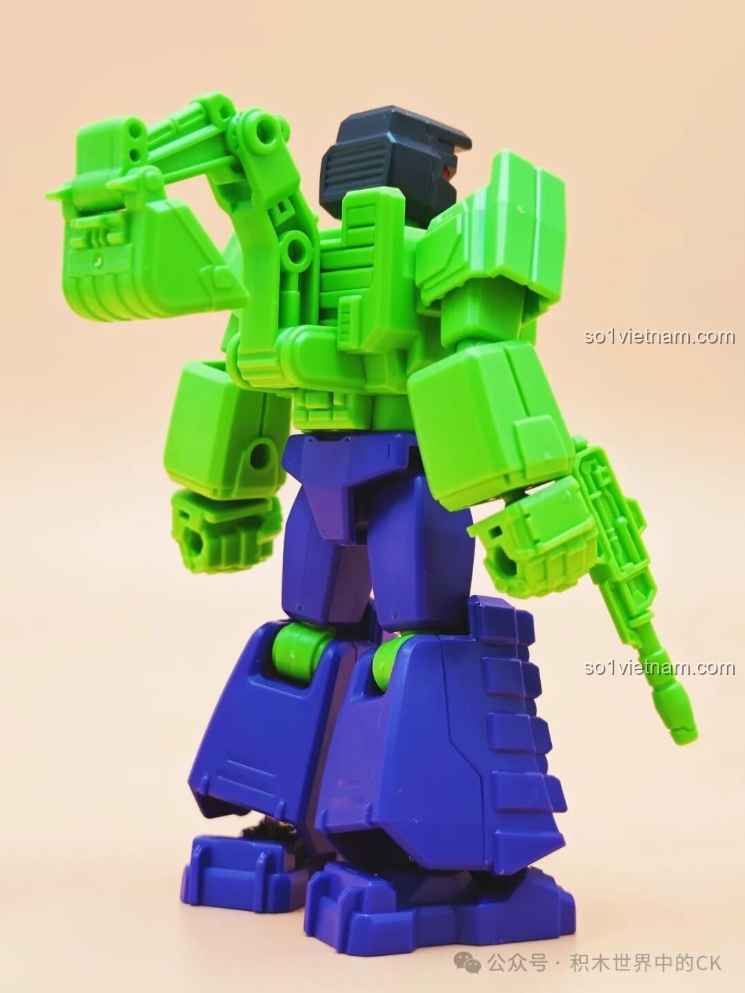 Cận cảnh chi tiết bên cạnh của Scavenger ở dạng robot