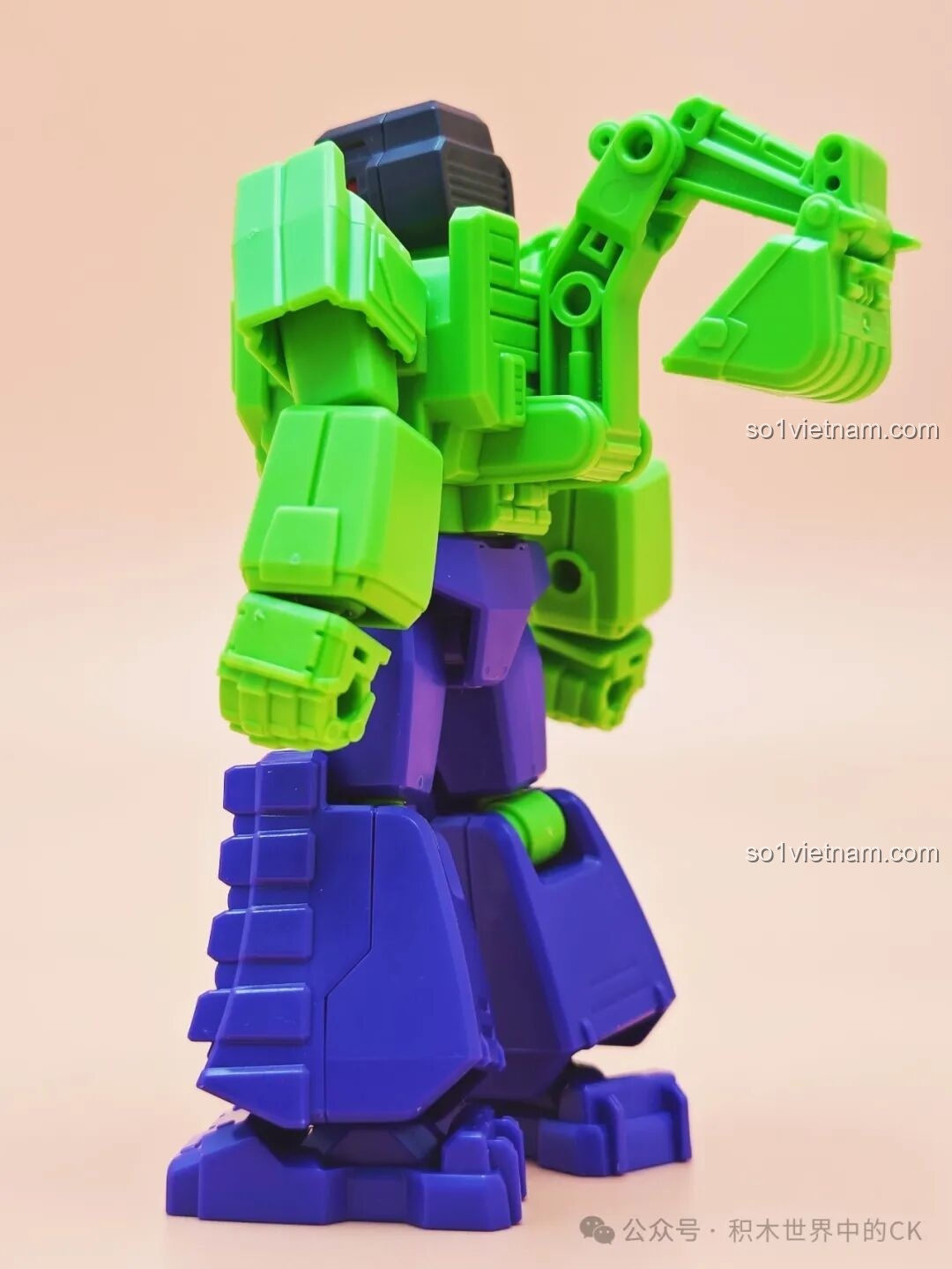 Cận cảnh chi tiết mặt sau của Scavenger ở dạng robot