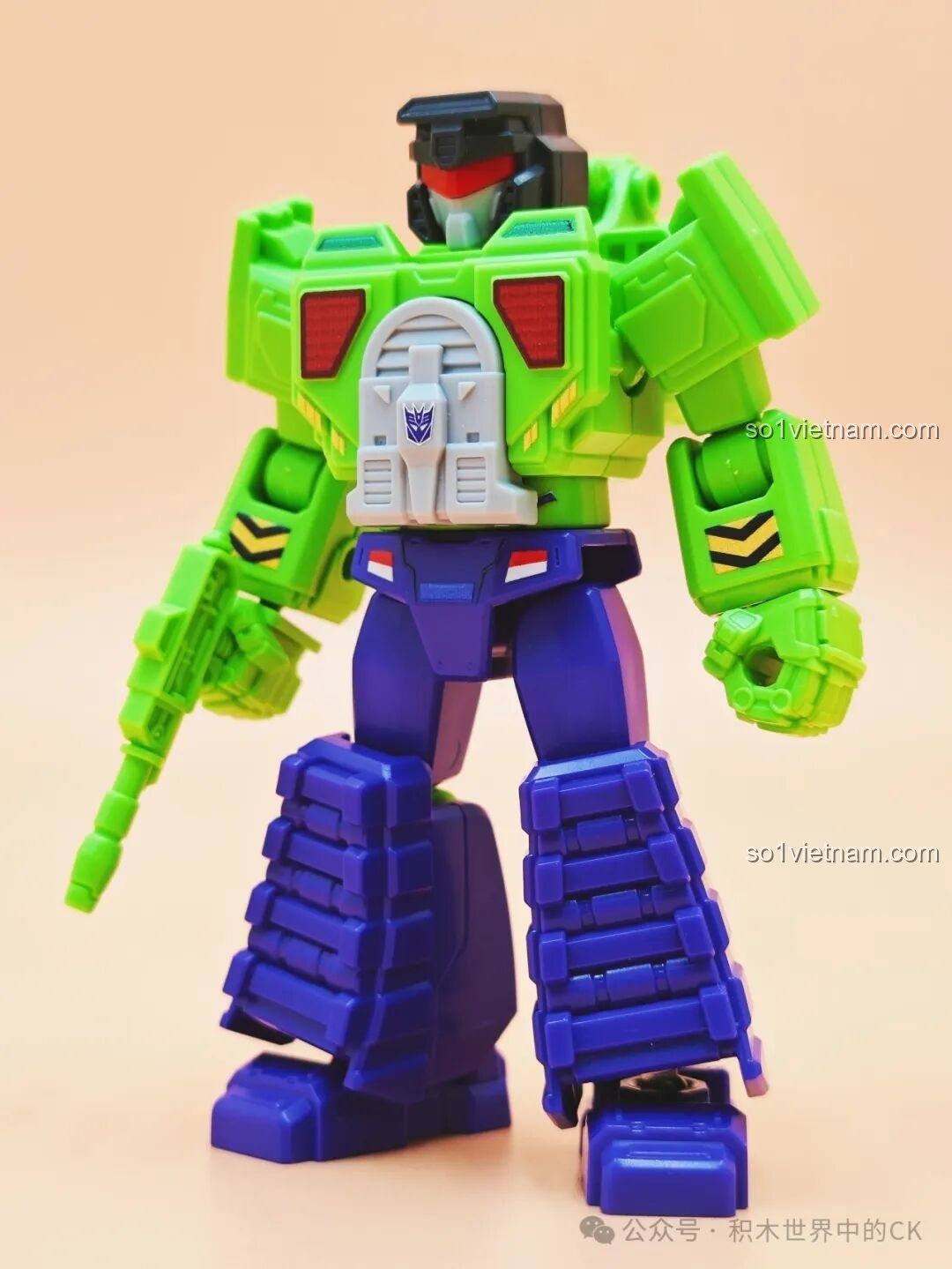 Cận cảnh chi tiết nhân vật Scavenger ở dạng robot