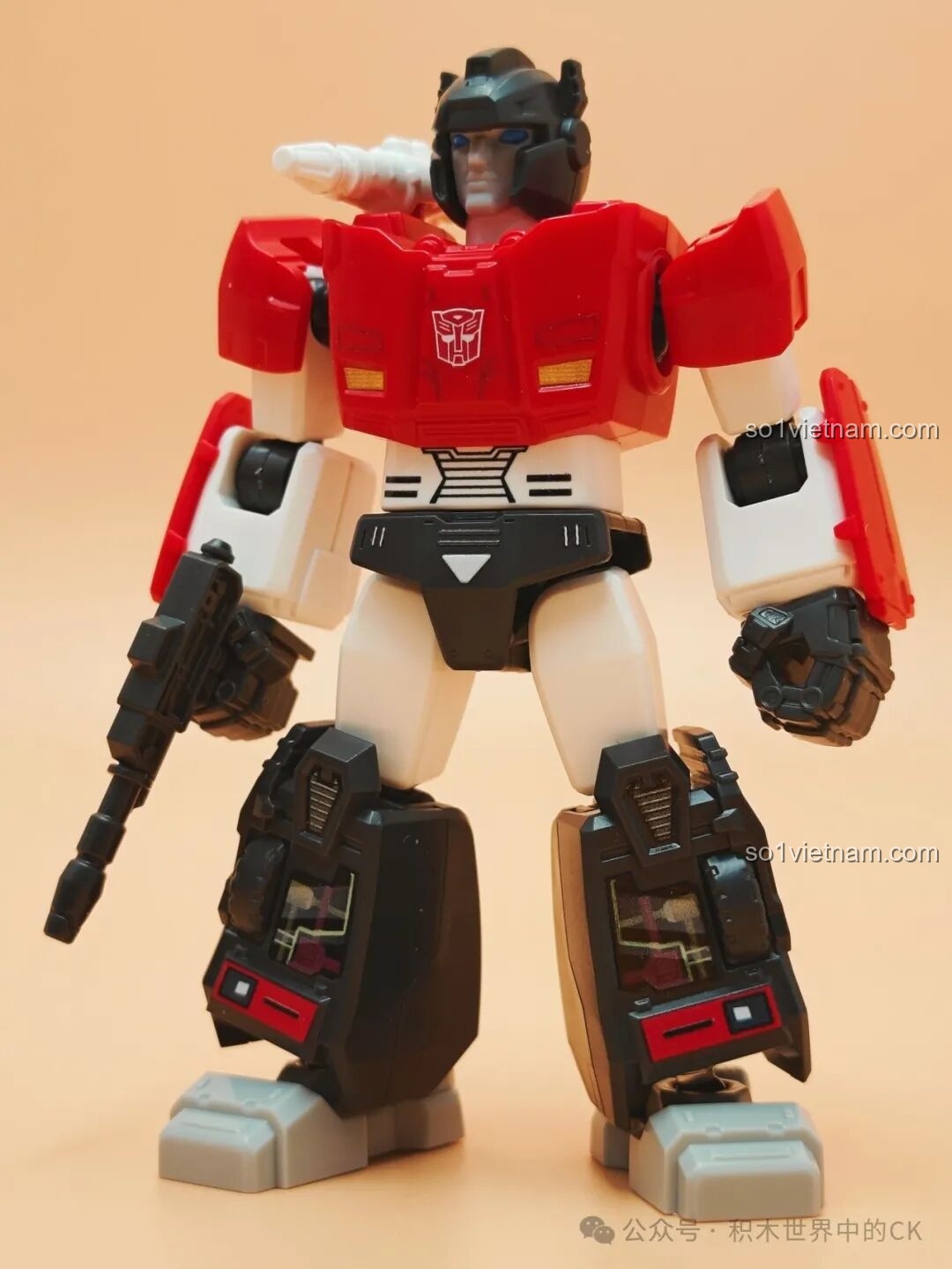 Nhân vật Sideswipe ở dạng robot trong bộ Transformers 71103