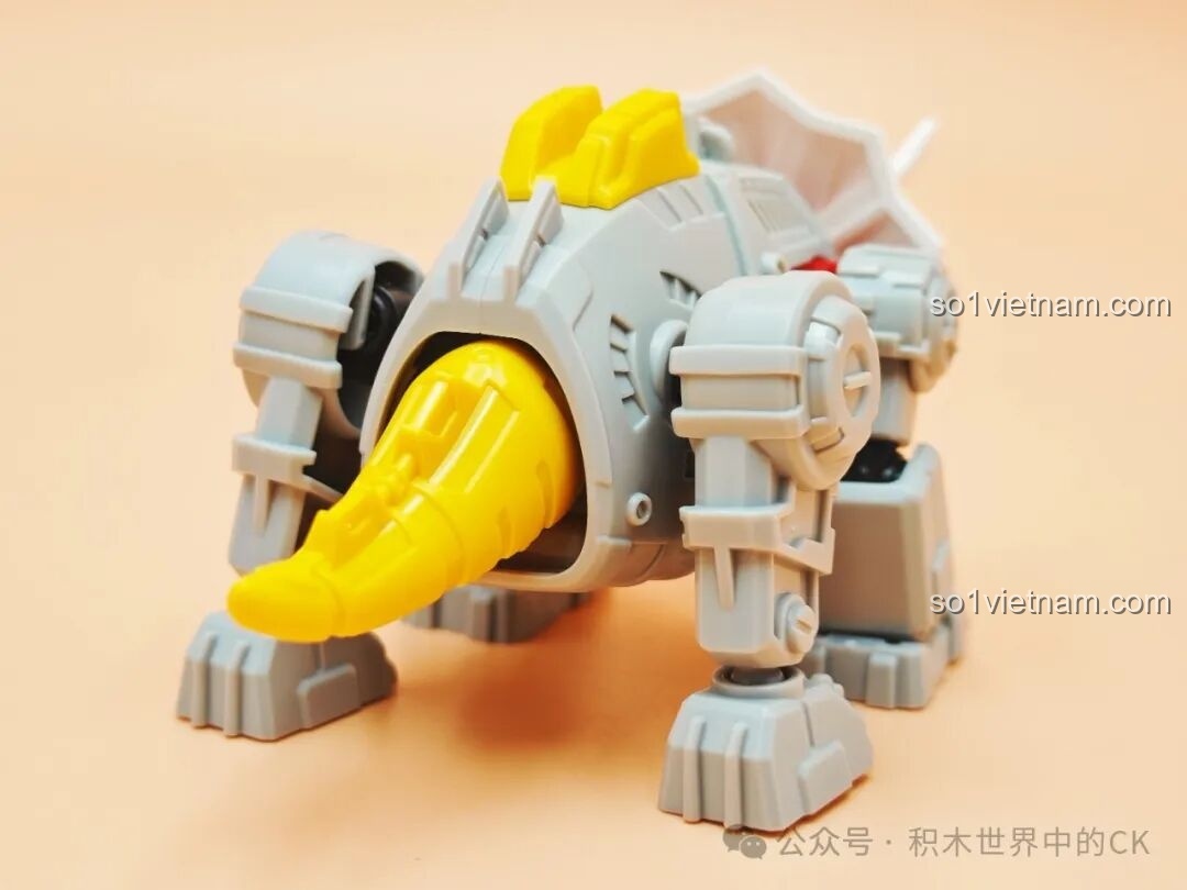 Cận cảnh chi tiết nhân vật Slag ở dạng khủng long