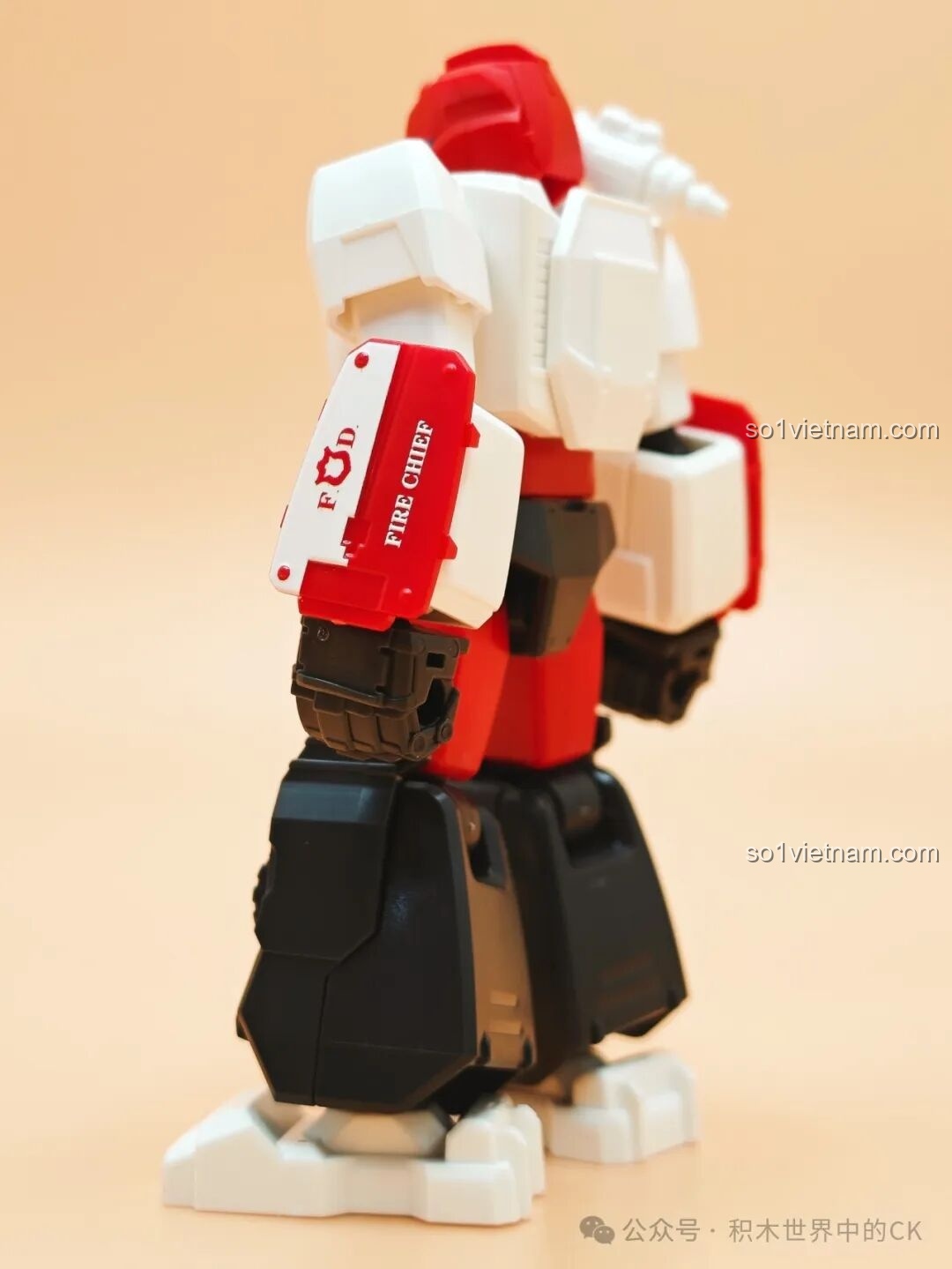 Slag ở dạng khủng long, nhìn từ bên cạnh