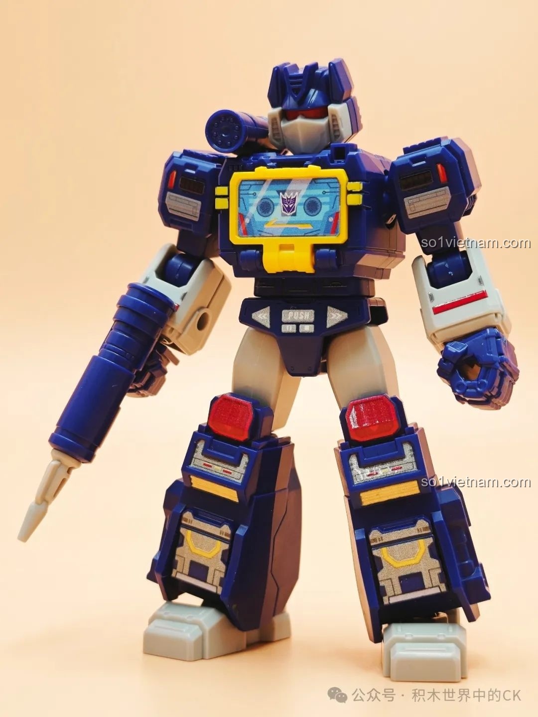 Soundwave ở dạng robot, nhìn từ phía sau