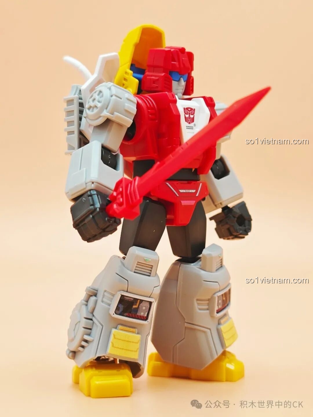 Ultra Magnus (DW) cùng đầy đủ phụ kiện đi kèm