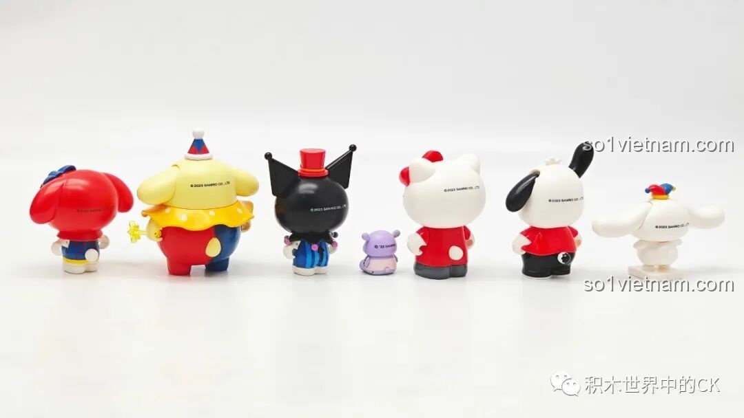 Toàn bộ 6 mô hình đã hoàn thiện của series Keeppley Sanrio Gánh Xiếc được trưng bày cùng nhau, tạo thành một gánh xiếc mini.