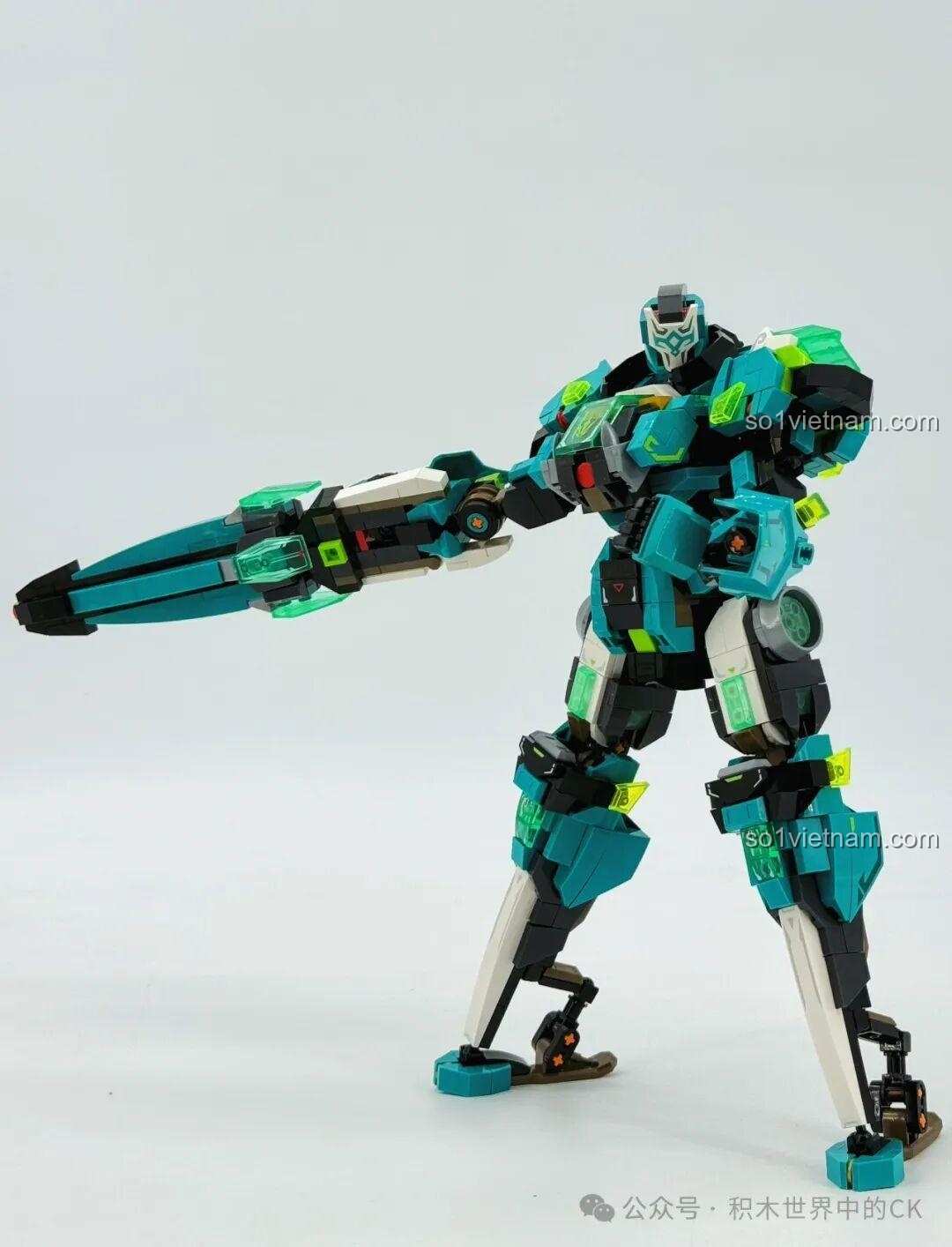 Mô hình robot Ma Lễ Hồng SEMBO 106008 trong tư thế phòng thủ, dùng dù làm khiên.