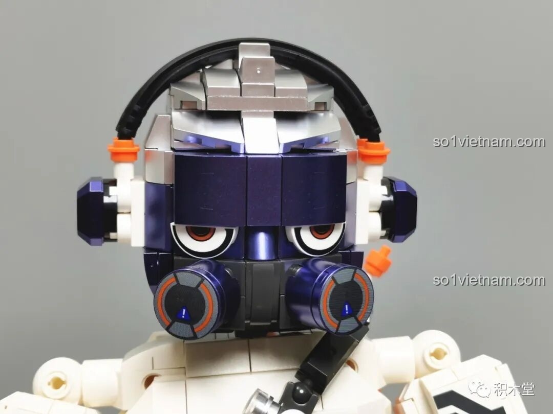 Túi đeo chéo của FUNIFY W9006 Chiến Binh Cơ Khí ZENN được thiết kế độc đáo, có thể cất giữ hai thanh kiếm đôi T9a, tăng tính thực tế và khả năng chơi.