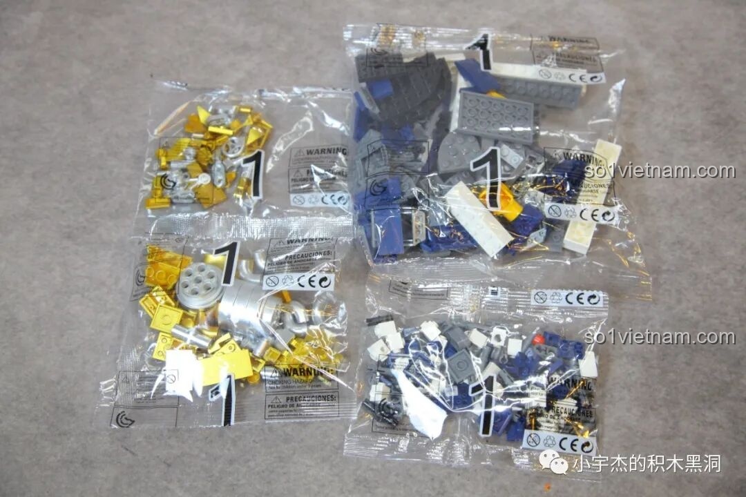 Các túi gạch được đánh số 1 của bộ lắp ghép Robot bán cơ khí ZHEGAO GZ8008.