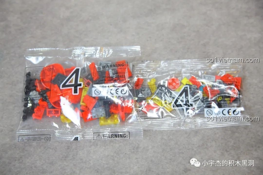 Các túi gạch được đánh số 4 của bộ ZHEGAO GZ8008, dùng để lắp ráp phần tay robot.