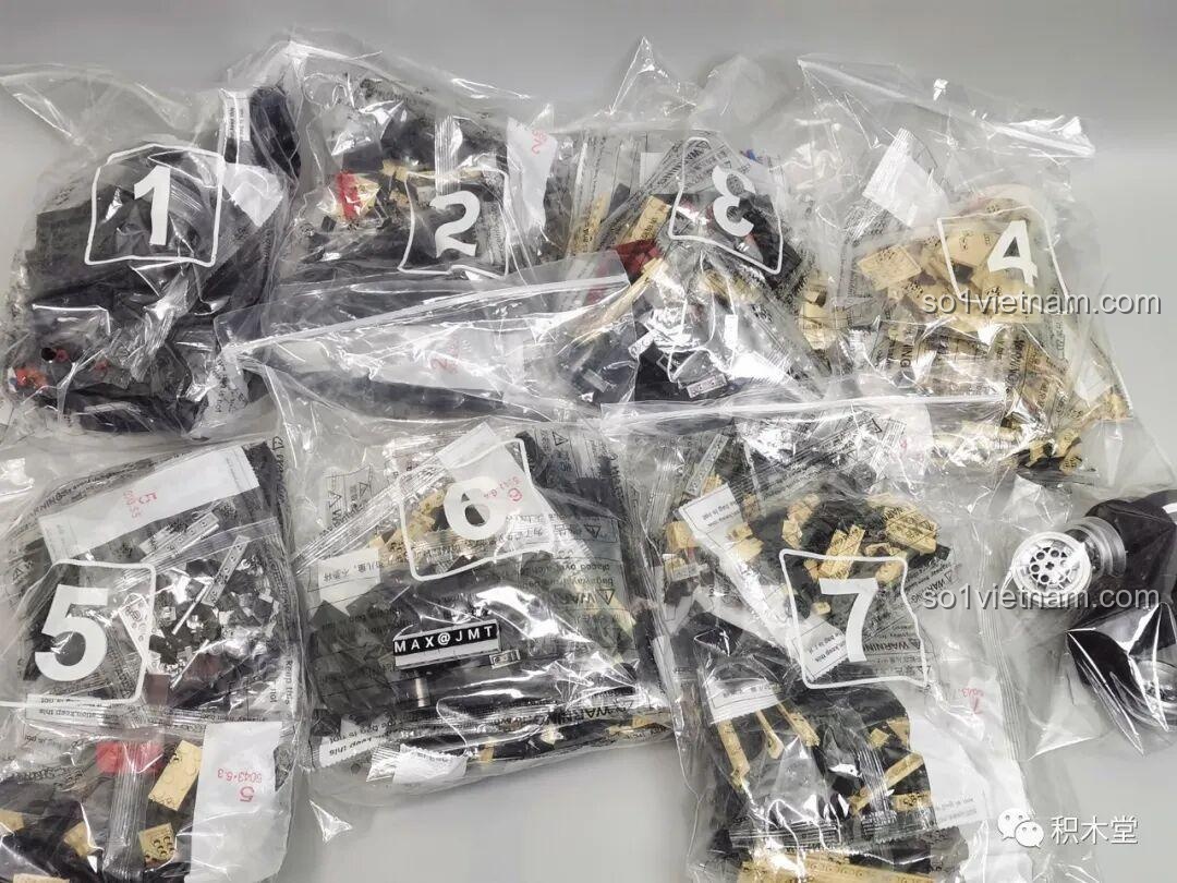 Các túi linh kiện được đánh số của bộ lắp ghép Zhimeng Tree T5043 Xe Lễ Tân Hồng Kỳ, sẵn sàng cho việc lắp ráp.