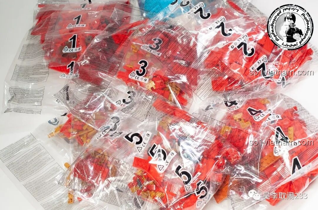 Các túi linh kiện được đánh số của bộ lắp ghép Thuyền Rồng Tụ Phúc FC6007 Forange, sẵn sàng cho quá trình lắp ráp chi tiết.