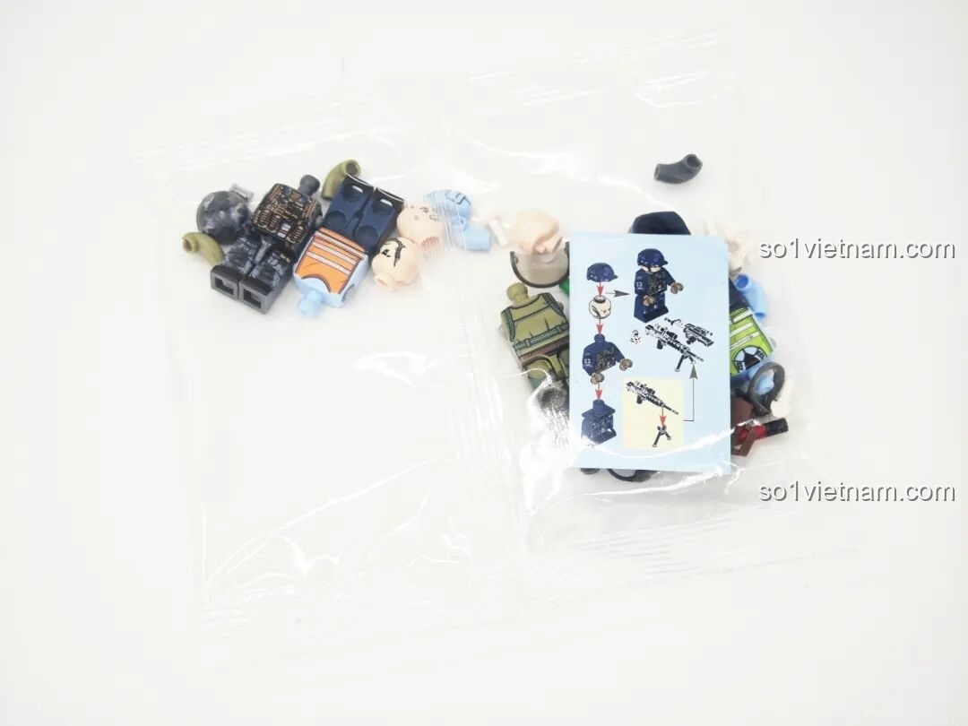 Túi riêng chứa các minifigure phi công và nhân viên mặt đất của bộ đồ chơi xây dựng Máy bay chiến đấu J-35 SEMBO 202274.