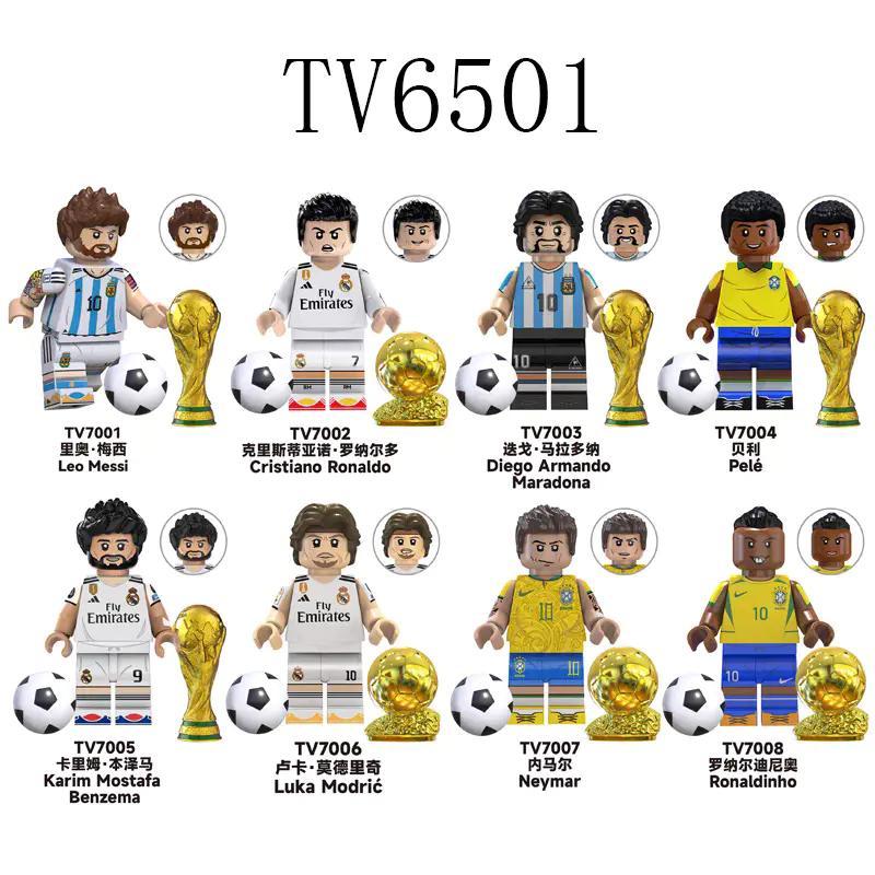 Bộ đồ chơi Các Ngôi Sao Bóng Đá TV6501, bao gồm 8 minifigures cầu thủ bóng đá nổi tiếng như Leo Messi, Cristiano Ronaldo, Maradona, Pelé, Benzema, Modrić, Neymar, Ronaldinho, cùng cúp vàng và bóng, phù hợp cho bé trai 6 tuổi, giá tốt