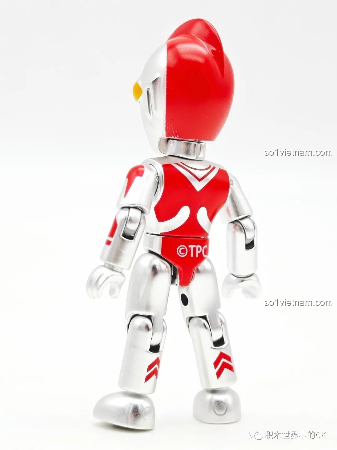 Mặt sau mô hình Ultraman Ace của Enlighten 75028, chi tiết in ấn sắc nét.