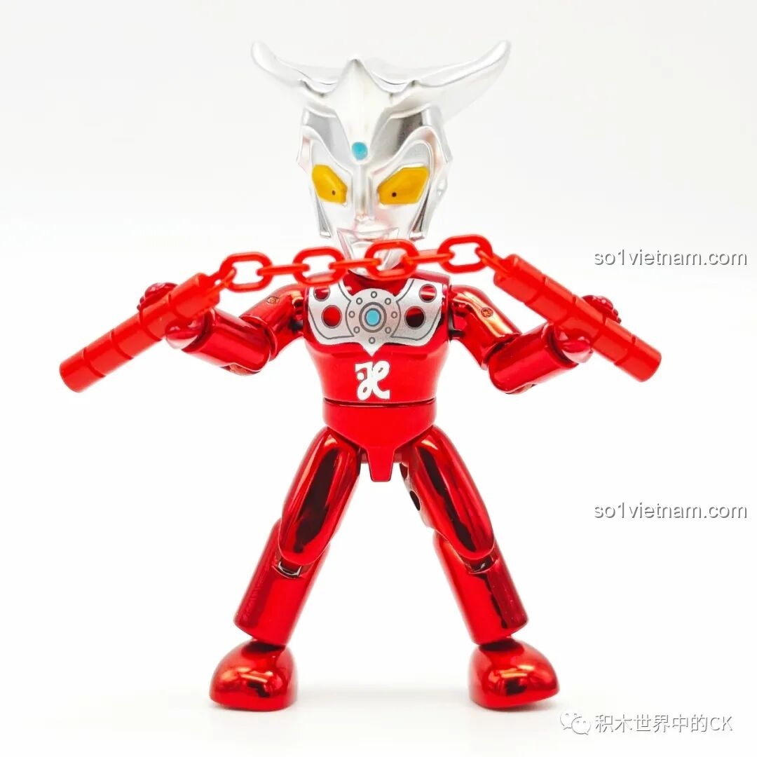 Ultraman Leo cầm vũ khí dây xích đỏ, sẵn sàng chiến đấu trong bộ lắp ghép Enlighten 75028.