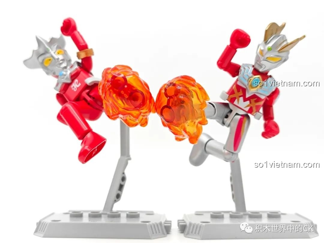 Mô hình Ultraman Leo và Ultraman Zero Cường Tráng BLOKEES Ultraman GV-08 đối đầu nhau.