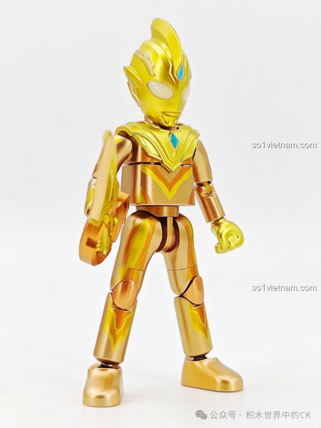 Figure Ultraman Trigger phiên bản vàng cầm vũ khí Circle Arms, sẵn sàng bảo vệ công lý, một bộ đồ chơi Ultraman Trigger BLOKEES xịn giá rẻ.