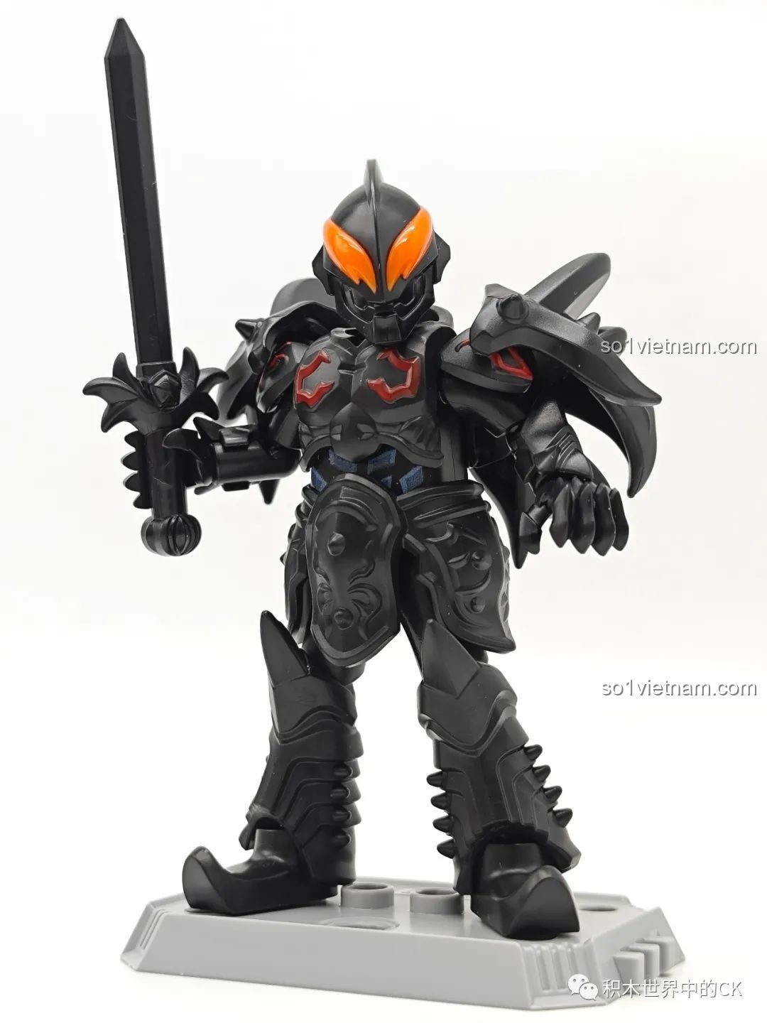 Mô hình Ultraman và Belial Hắc Ám BLOKEES Ultraman GV-08 đối đầu nhau trong một tư thế chiến đấu.