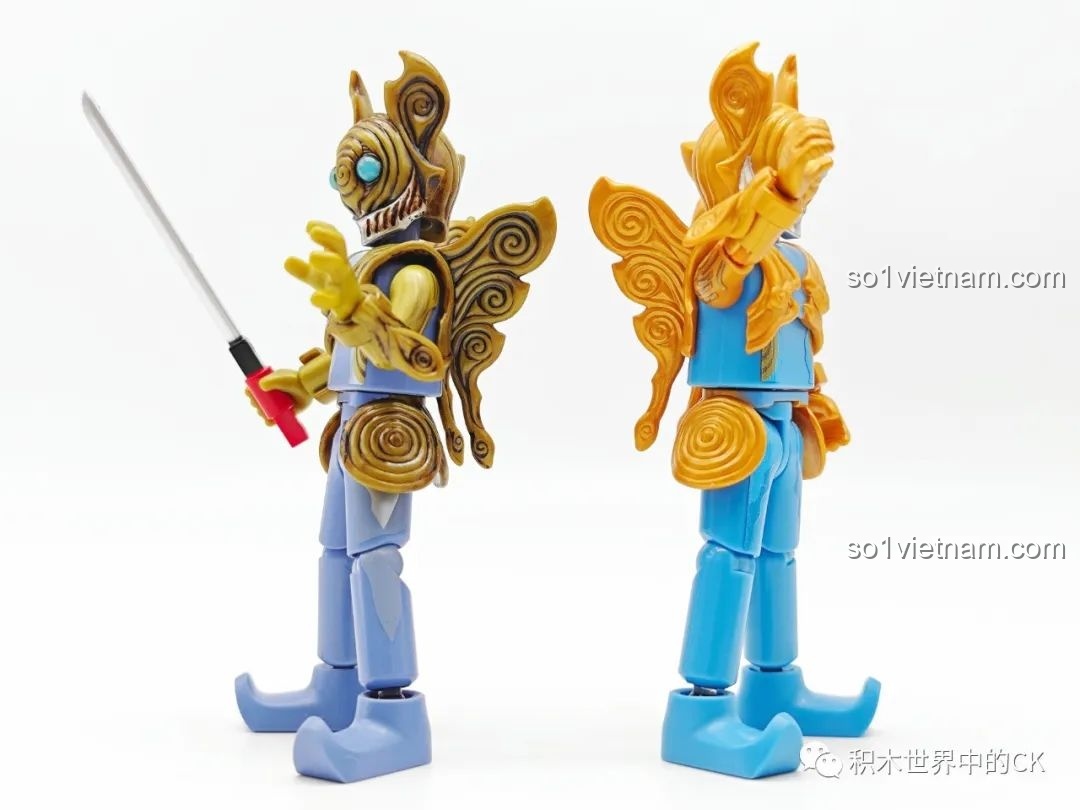 Cận cảnh hai mô hình Ultraman Z Gamma Future và Quái Vật Barossa BLOKEES HV-03, cho thấy chi tiết thiết kế và màu sắc.