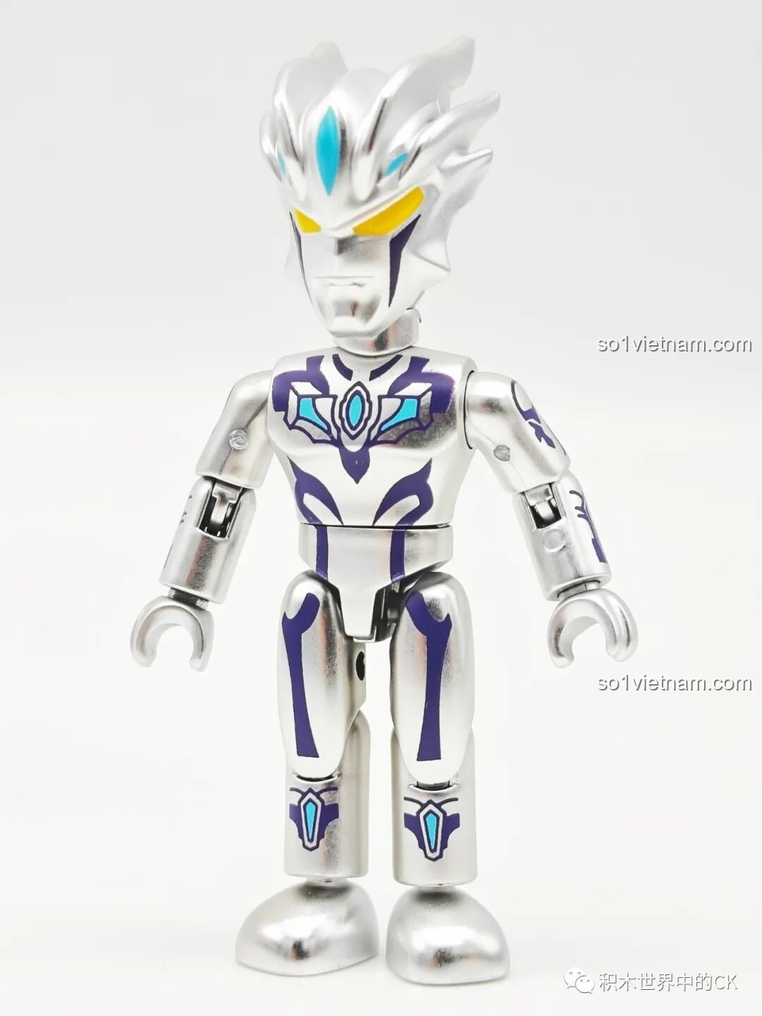Mô hình lắp ghép Ultraman Zero Infinite từ bộ Enlighten 75028, màu bạc tím lấp lánh.