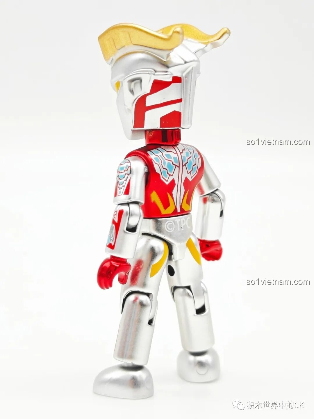 Mặt sau mô hình Ultraman Zero Strong Corona của Enlighten 75028, chi tiết in ấn sắc nét.