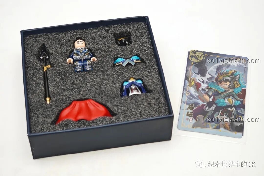 Mở hộp minifigure Ngũ Hổ Tướng Mã Siêu, các chi tiết được đặt trong lớp mút bảo vệ cẩn thận.