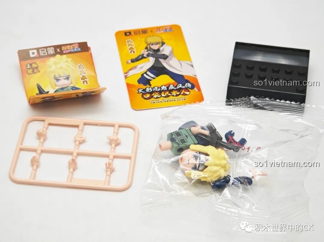 Mở hộp minifigure Namikaze Minato, bộ Qman 79001, gồm các chi tiết nhân vật, thẻ bài, đế trưng bày và vỉ bàn tay.