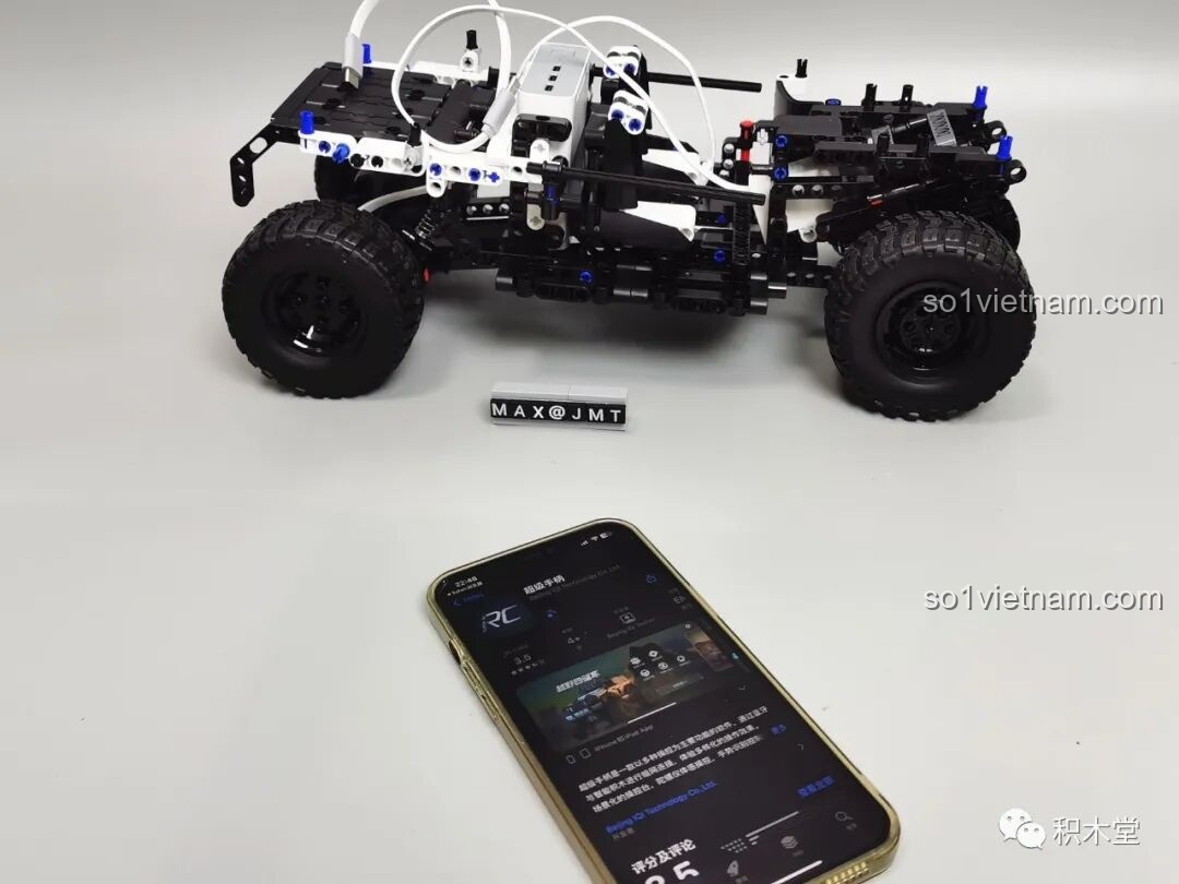 Màn hình điện thoại hiển thị ứng dụng 