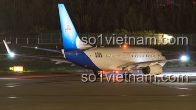 Máy bay Boeing 737-800 万致IM.Master 5818, bộ lắp ghép máy bay, mô hình máy bay chi tiết, động cơ kéo lùi, màu trắng xanh dương, cho bé trai 14 tuổi