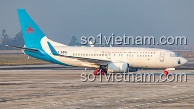 Máy bay Boeing 737-800 万致IM.Master 5818, bộ lắp ghép máy bay, mô hình máy bay chi tiết, động cơ kéo lùi, màu trắng xanh dương, cho bé trai 14 tuổi