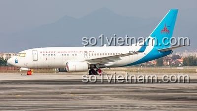 Máy bay Boeing 737-800 万致IM.Master 5818, đồ chơi mô hình máy bay, mô hình máy bay chi tiết, động cơ kéo lùi, màu trắng xanh dương, cho bé trai 14 tuổi
