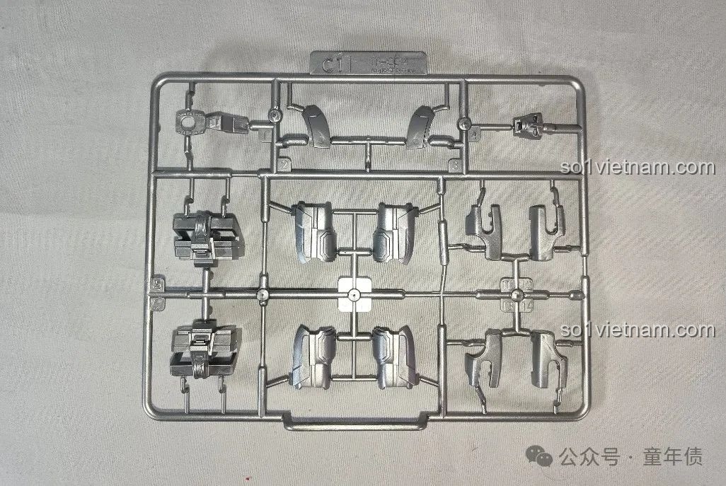 Vỉ nhựa màu bạc của bộ lắp ráp Robot Sentinel Prime, dùng cho các chi tiết khung xương và khớp nối.