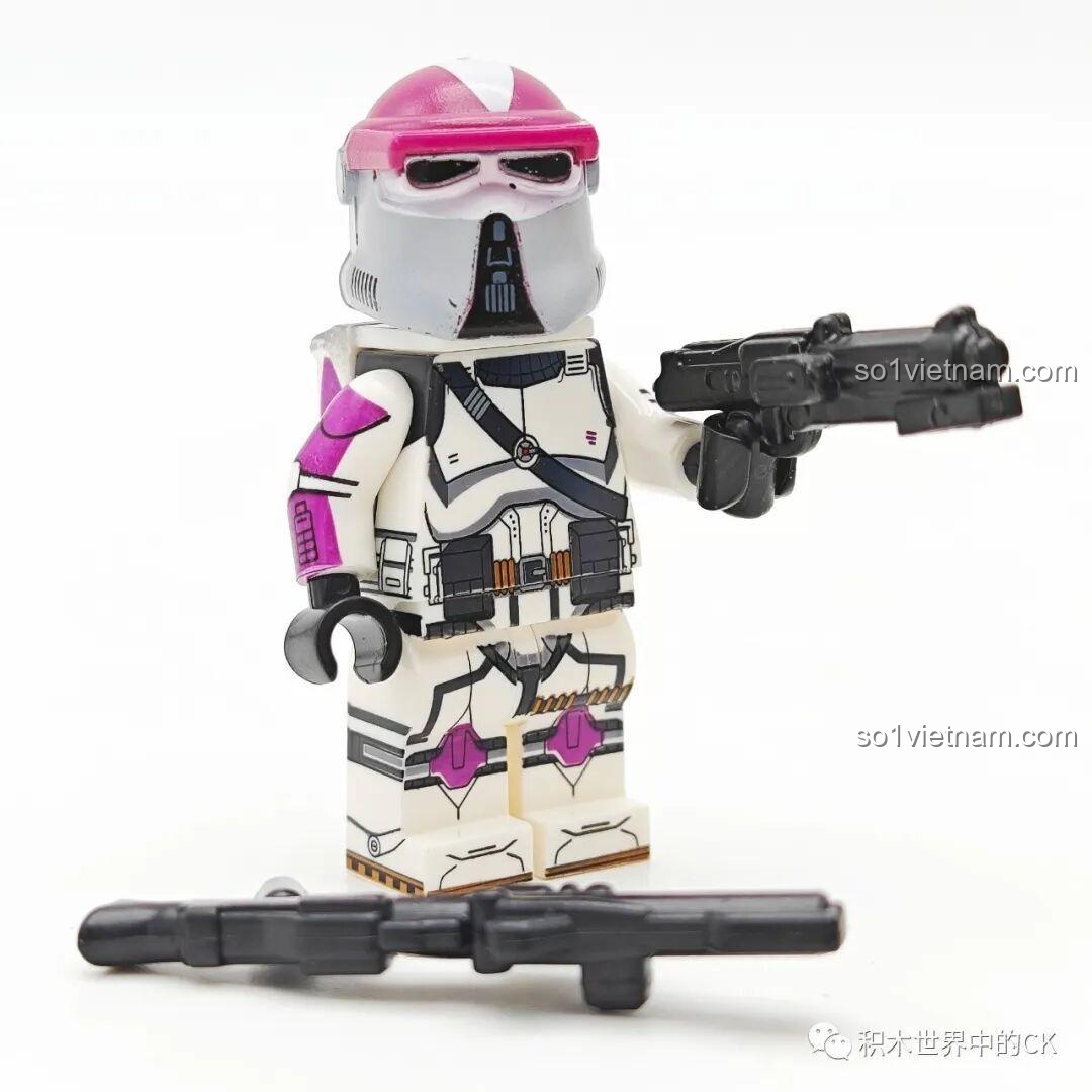 WM2253 AT-RT Driver với vũ khí đi kèm, một phần của bộ đồ chơi WM6127 Minifigure Star Wars.