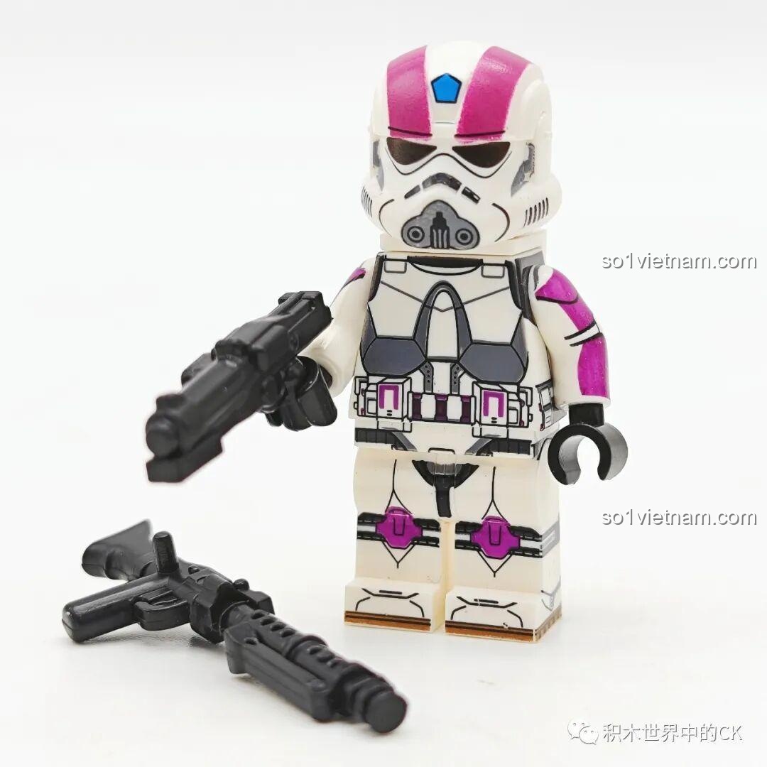 WM2254 Clone Engineer sẵn sàng với súng blaster, một phần của bộ đồ chơi WM6127 Minifigure Star Wars.