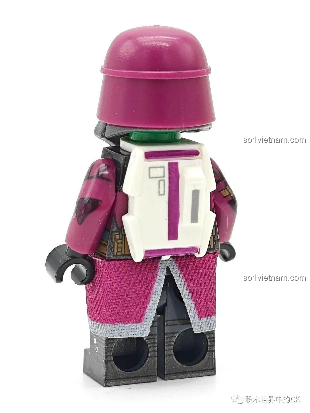 Mặt sau của WM2256 Elite Nova Corps Marine, thể hiện ba lô và chi tiết áo giáp của minifigure Star Wars WM6127.