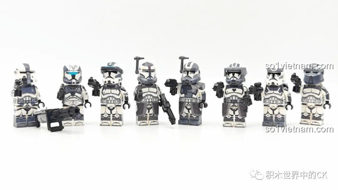 Hình ảnh toàn bộ 8 Minifigures Lính Clone Wolfpack WM6128 được lắp ráp hoàn chỉnh, đứng cạnh nhau, thể hiện sự đa dạng và chất lượng.