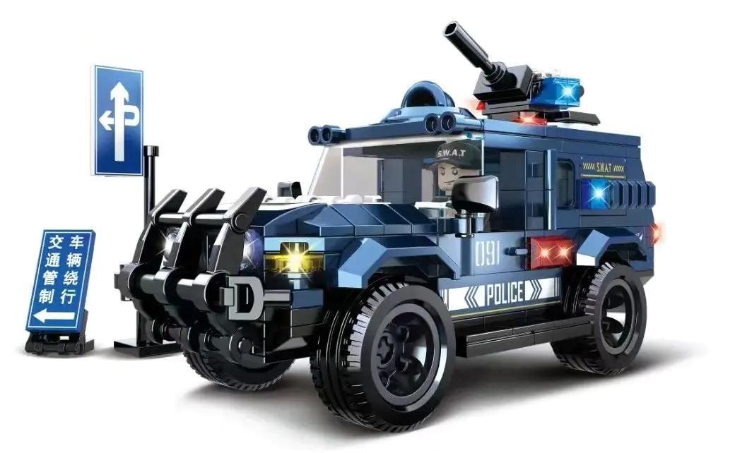 Bộ lắp ghép xe chỉ huy SWAT Pathfinder WOMA C5011 với thiết kế hầm hố, giá rẻ, phù hợp cho bé trai 6 tuổi.