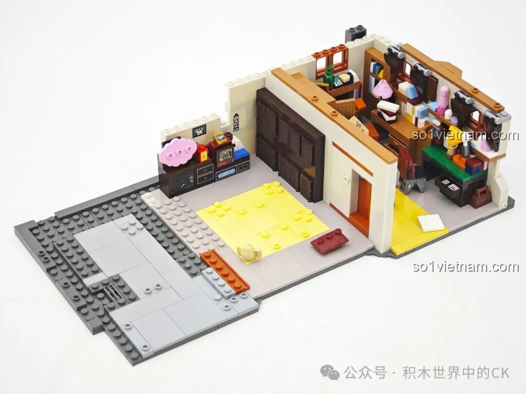 Xây dựng không gian phòng khách của nhà Deok-sun, với tủ tivi và các vật dụng trang trí nhỏ, màu sắc hoài cổ.