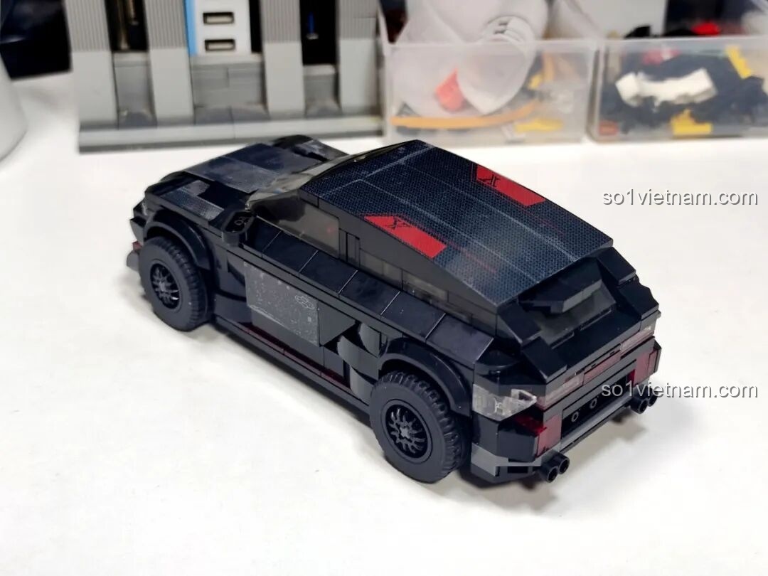 Cận cảnh phần đầu xe SUV Xbert 66006 WILD BISON sau khi dán decal, logo và lưới tản nhiệt.