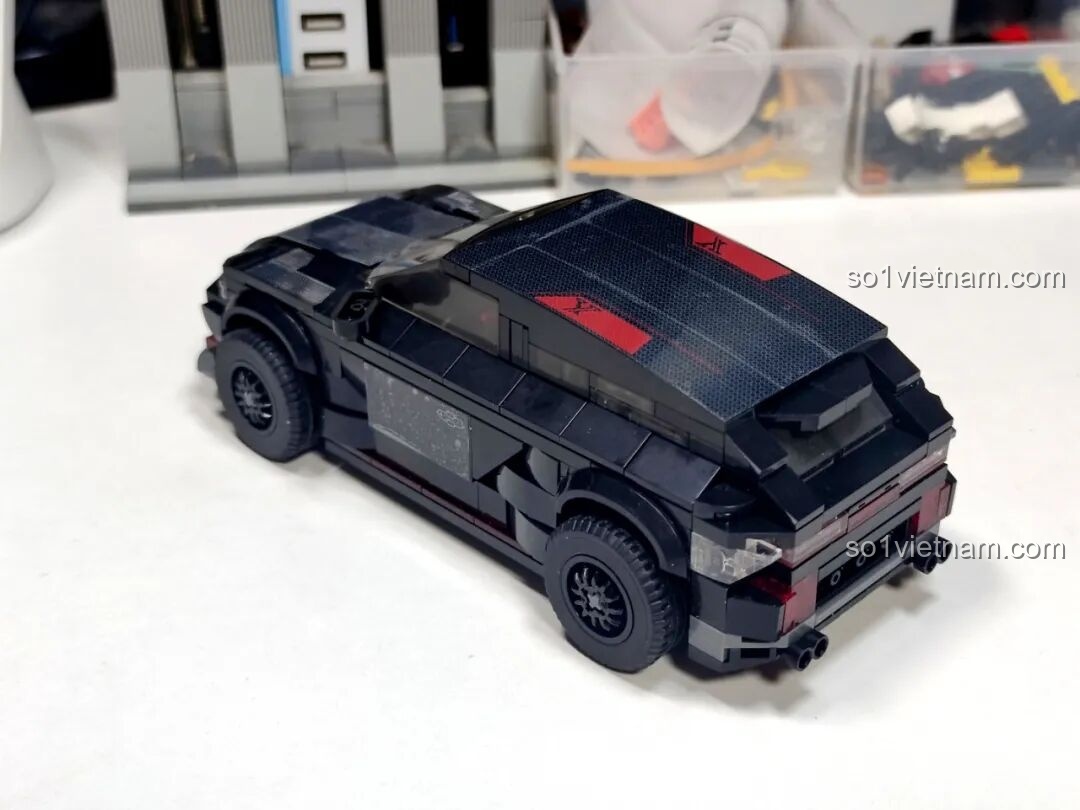 Góc nhìn ngang thân xe SUV Xbert 66006 WILD BISON, cho thấy sự liền mạch của các mảnh ghép.